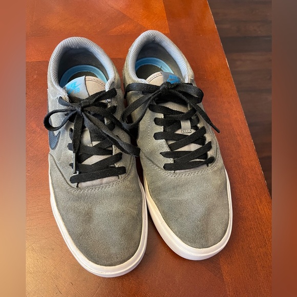 Men’s Nike suede SB Charge skate shoes - size 8.5 - Picture 3 of 5